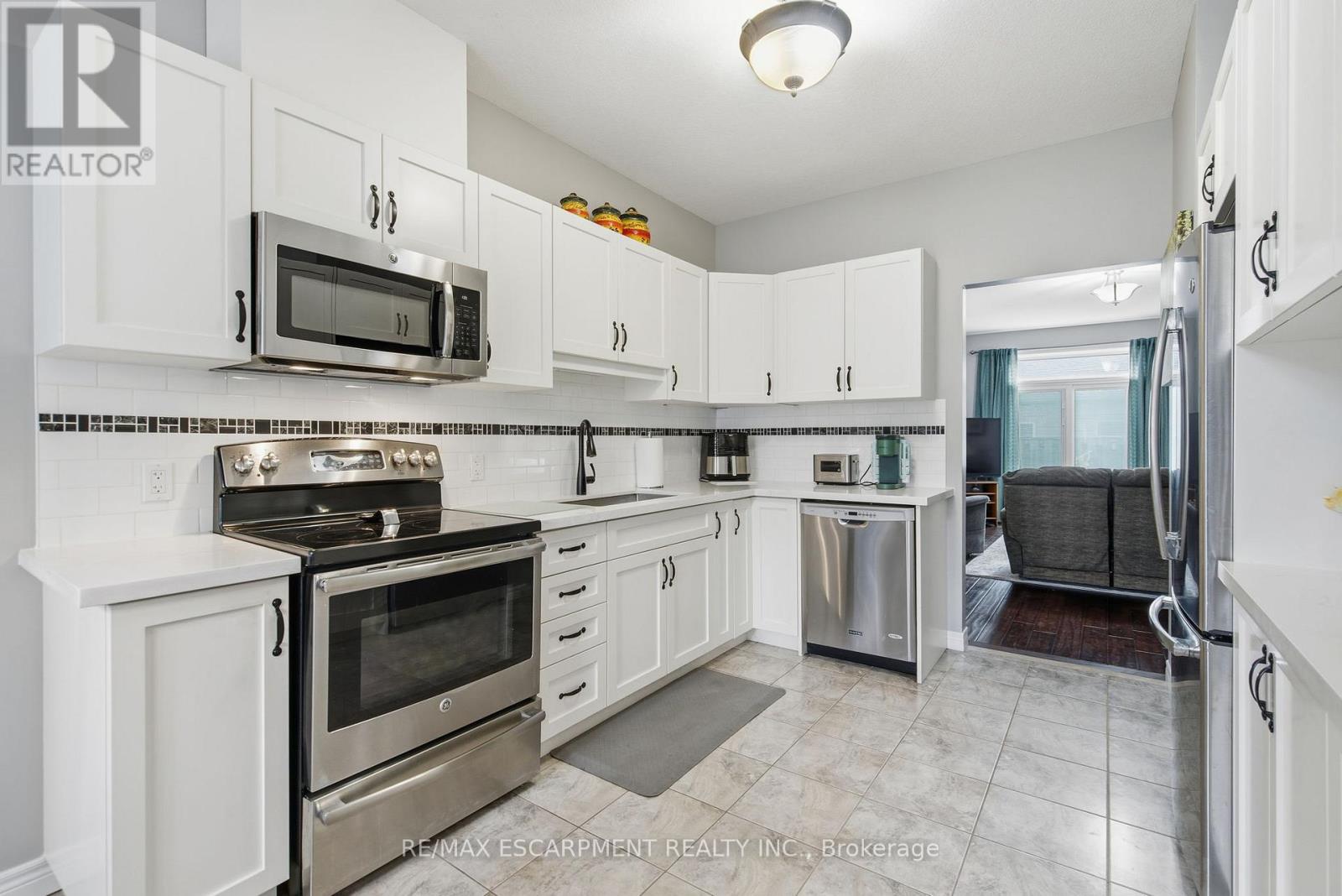 4 Hillgartner Lane, Hamilton, Ontario  L0R 1C0 - Photo 9 - X12513048