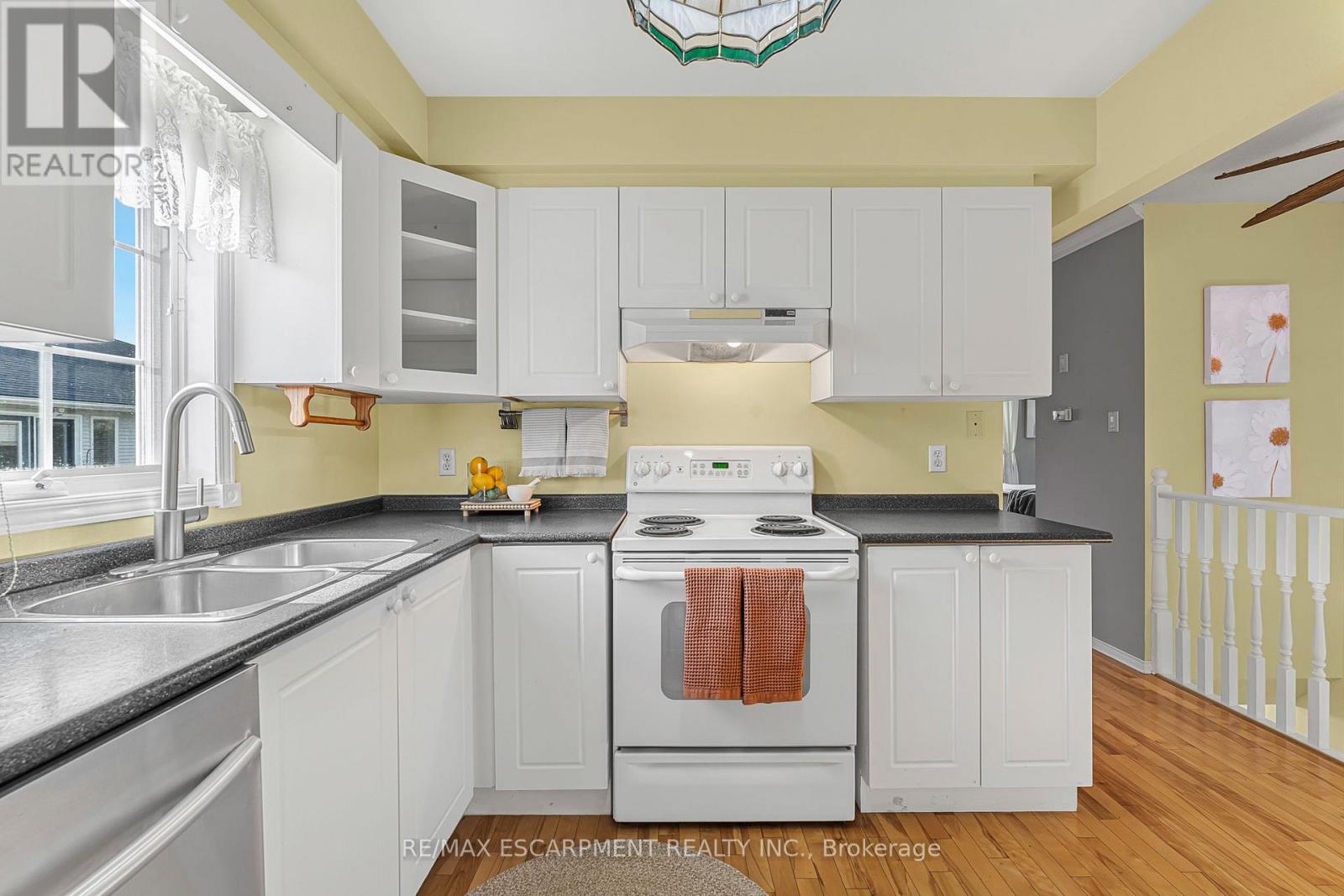 1 Village Drive, West Lincoln, Ontario L0R 2A0 - Photo 12 - X12513074