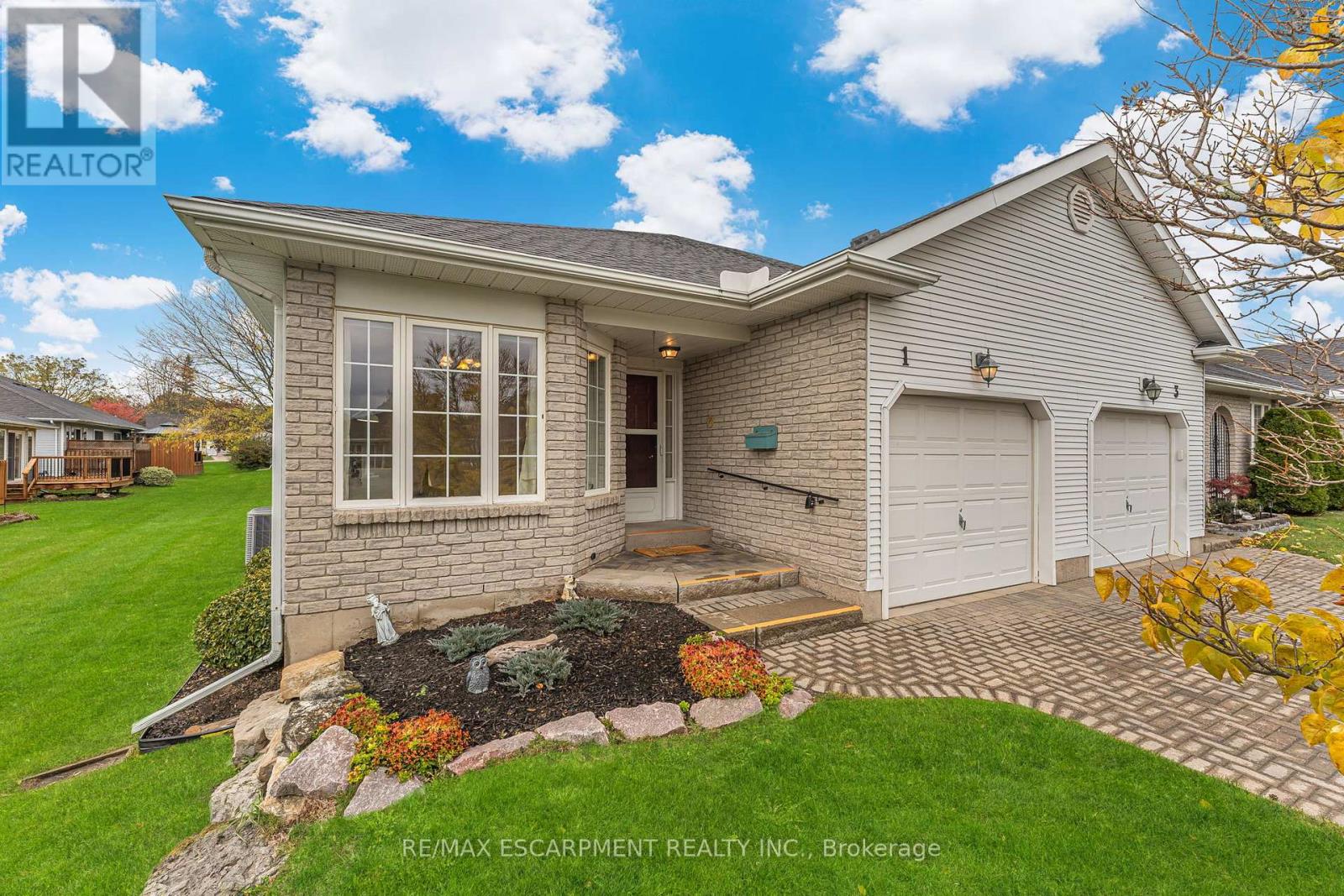 1 Village Drive, West Lincoln, Ontario L0R 2A0 - Photo 2 - X12513074