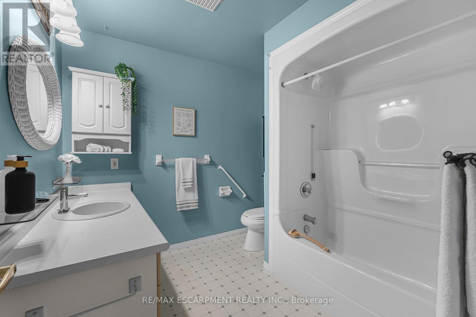 1 Village Drive, West Lincoln, Ontario L0R 2A0 - Photo 21 - X12513074