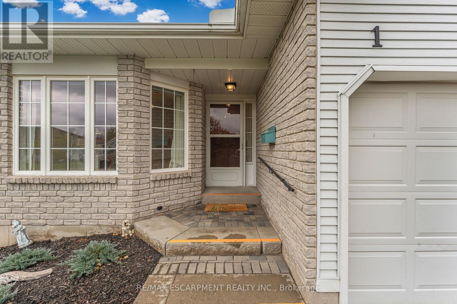 1 Village Drive, West Lincoln, Ontario L0R 2A0 - Photo 3 - X12513074