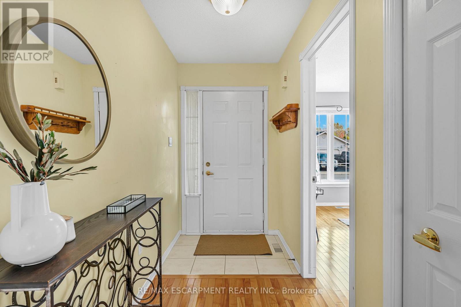 1 Village Drive, West Lincoln, Ontario L0R 2A0 - Photo 4 - X12513074