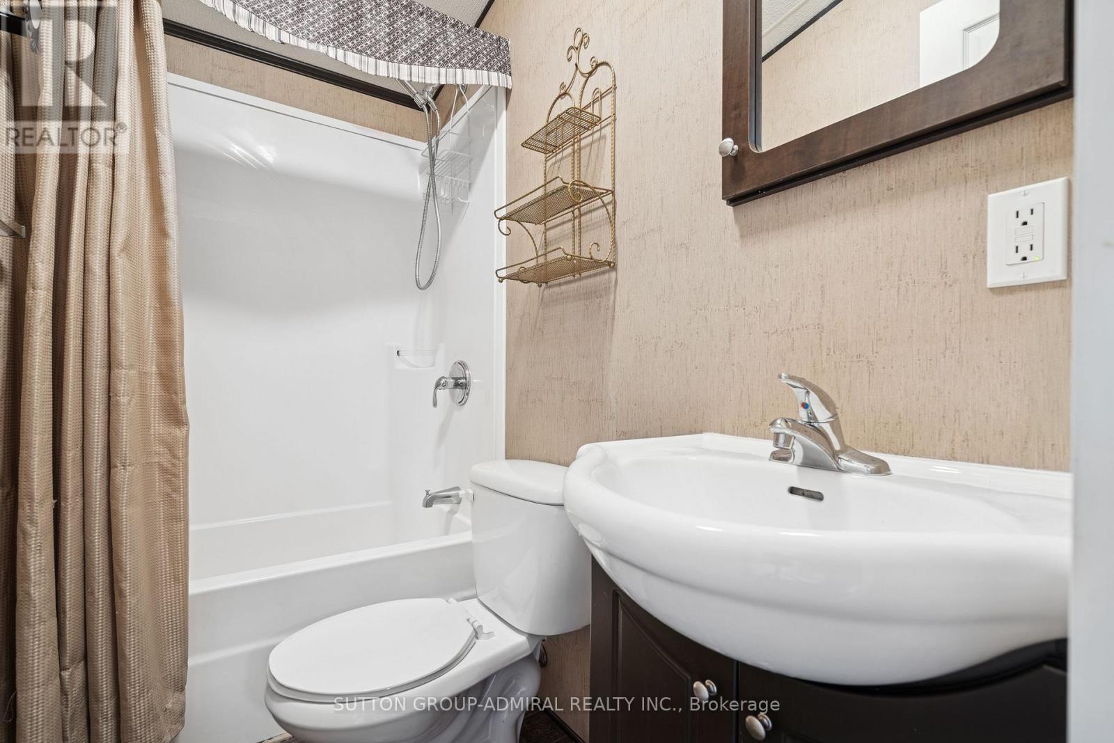 70 - 1082 Shamrock Marina Road, Gravenhurst, Ontario  P0E 1G0 - Photo 11 - X12513082