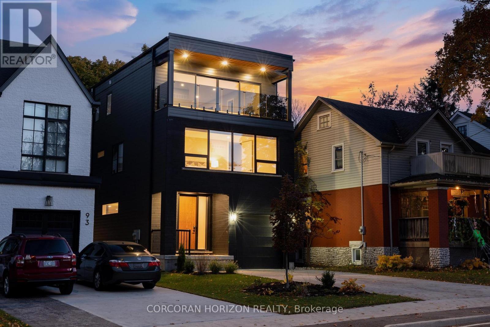 95 William Street W, Waterloo, Ontario  N2L 1J6 - Photo 3 - X12513098