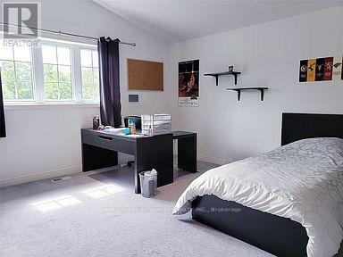 64 Karen Walk, Waterloo, Ontario  N2L 6K7 - Photo 11 - X12513134