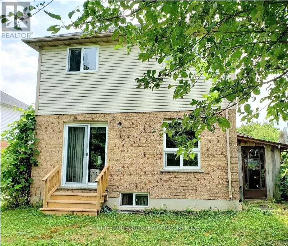 64 Karen Walk, Waterloo, Ontario  N2L 6K7 - Photo 15 - X12513134