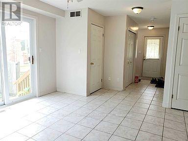 64 Karen Walk, Waterloo, Ontario  N2L 6K7 - Photo 2 - X12513134