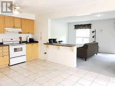 64 Karen Walk, Waterloo, Ontario  N2L 6K7 - Photo 5 - X12513134