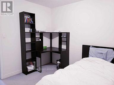 64 Karen Walk, Waterloo, Ontario  N2L 6K7 - Photo 8 - X12513134