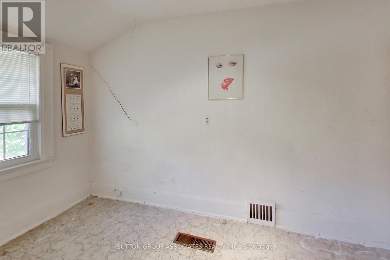 66 Appleton Avenue, Toronto, Ontario  M6E 3A5 - Photo 19 - C12513162