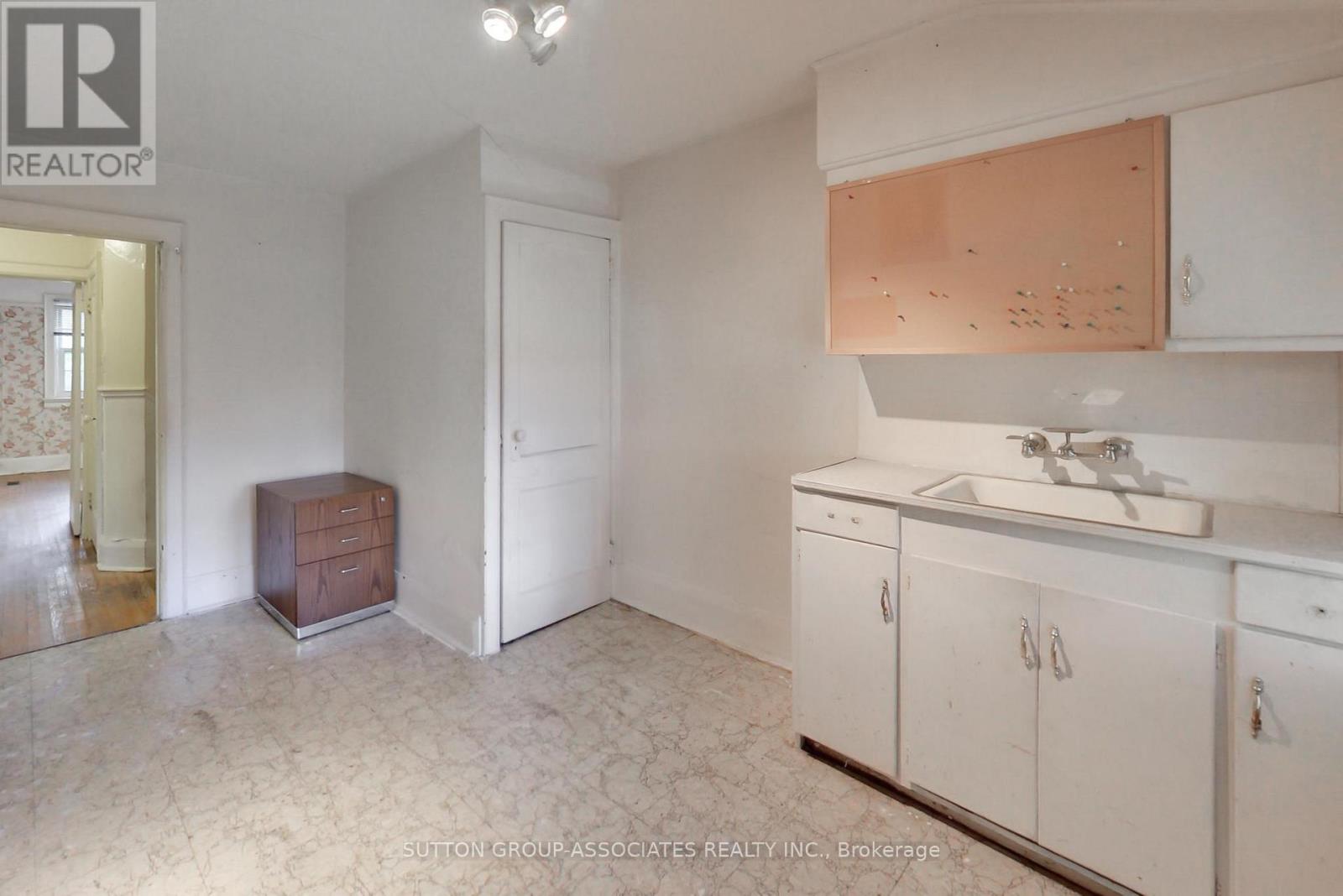 66 Appleton Avenue, Toronto, Ontario  M6E 3A5 - Photo 20 - C12513162