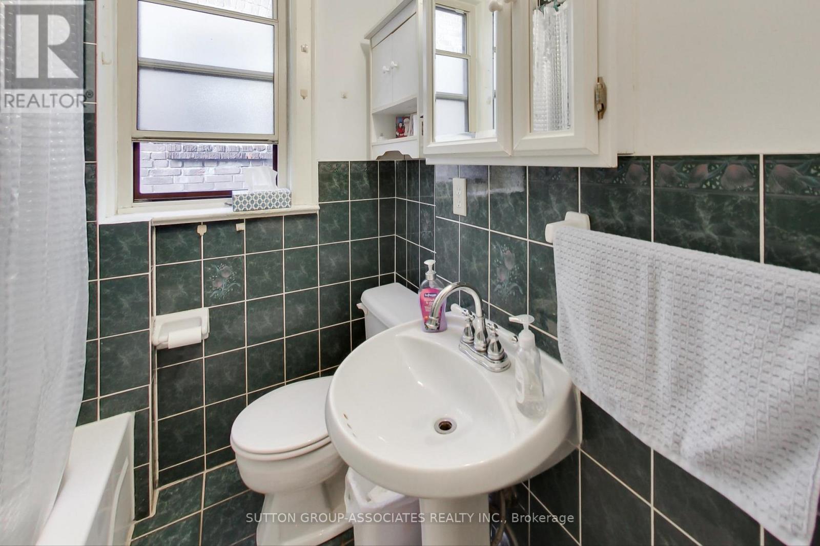 66 Appleton Avenue, Toronto, Ontario  M6E 3A5 - Photo 25 - C12513162