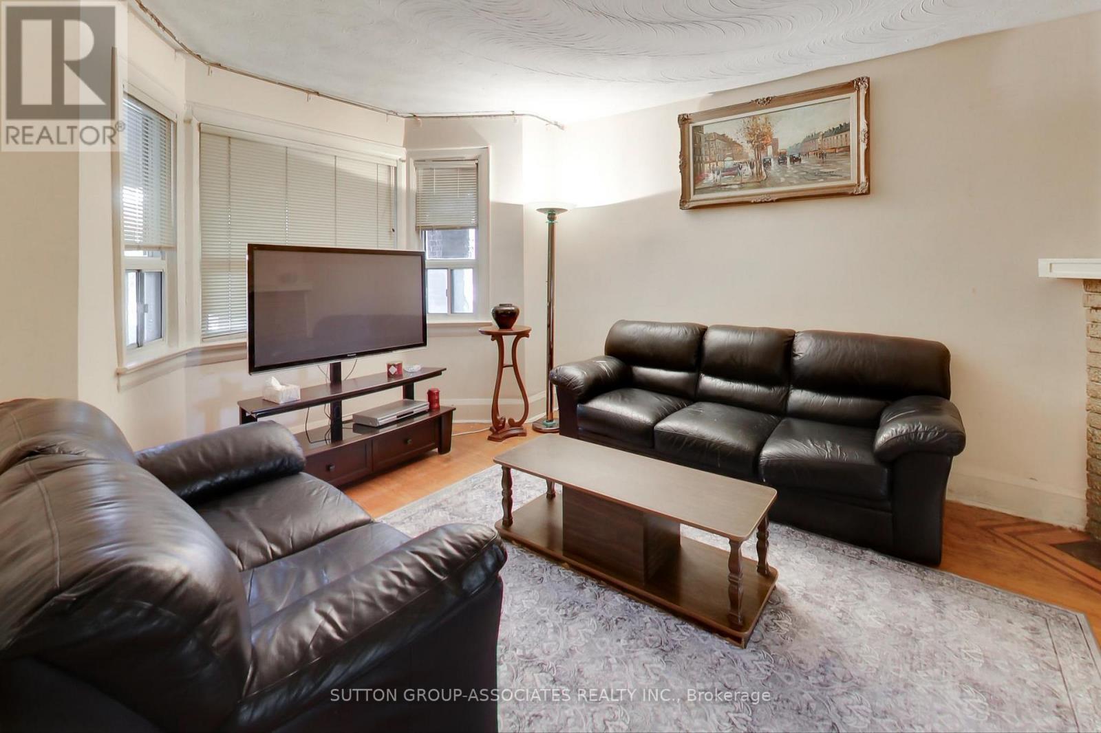 66 Appleton Avenue, Toronto, Ontario  M6E 3A5 - Photo 4 - C12513162