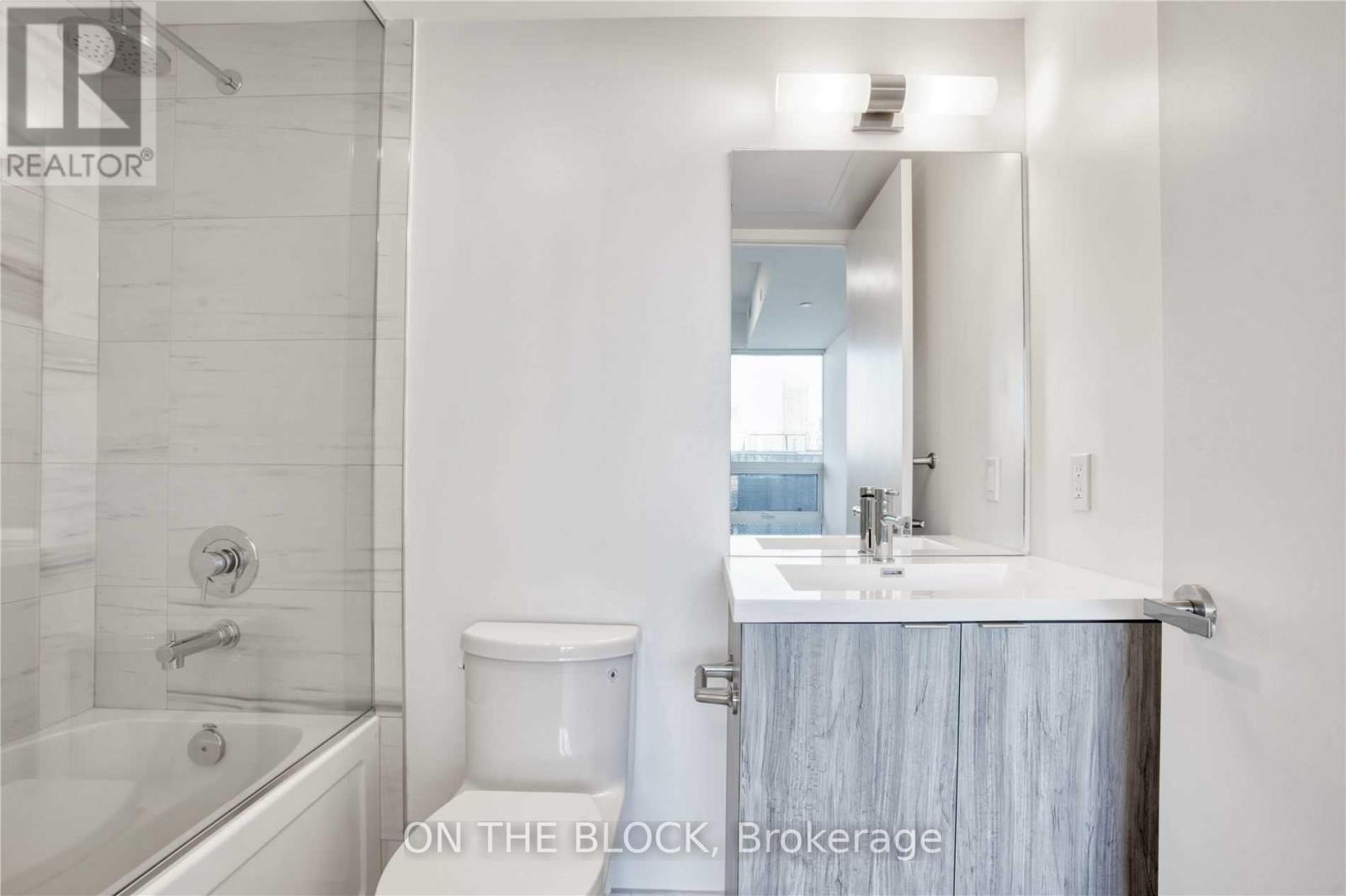 1501 - 138 Downes Street, Toronto, Ontario  M5E 0E4 - Photo 17 - C12513356