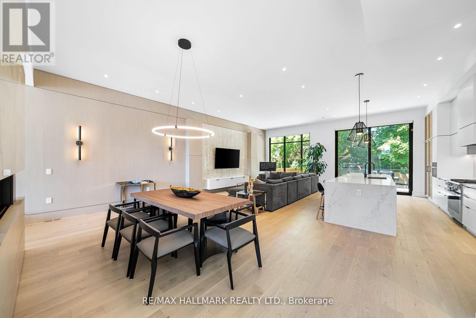 22 Divadale Drive, Toronto, Ontario  M4G 2N9 - Photo 12 - C12513372