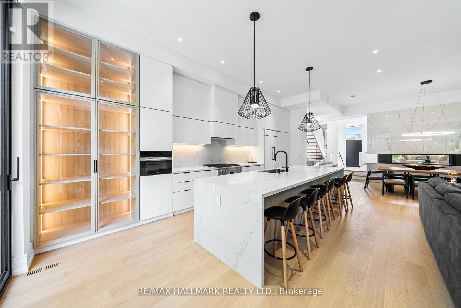 22 Divadale Drive, Toronto, Ontario  M4G 2N9 - Photo 15 - C12513372