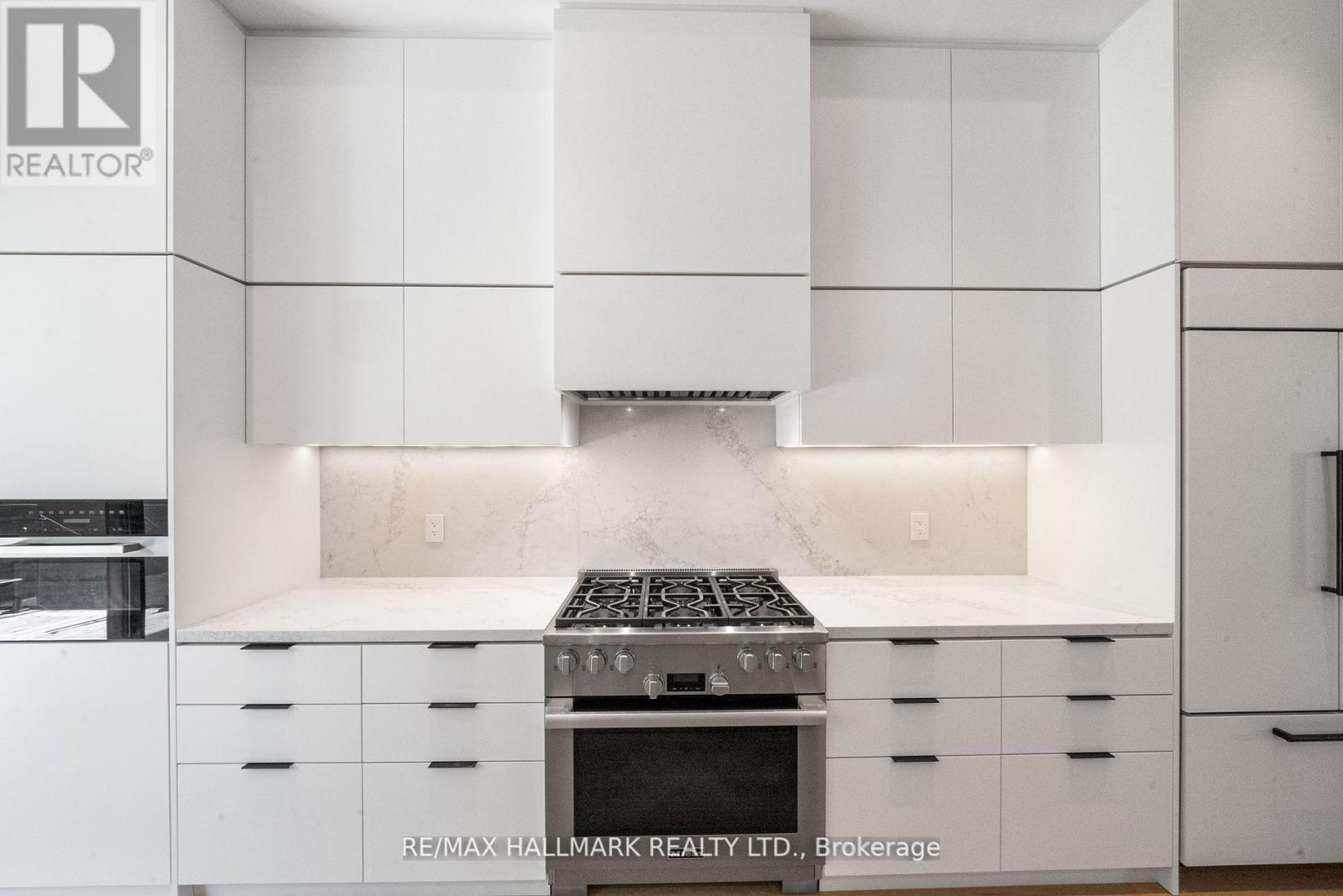 22 Divadale Drive, Toronto, Ontario  M4G 2N9 - Photo 18 - C12513372