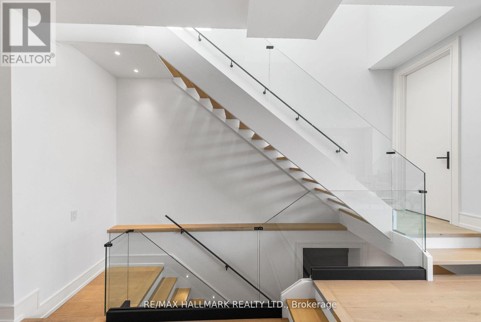 22 Divadale Drive, Toronto, Ontario  M4G 2N9 - Photo 20 - C12513372