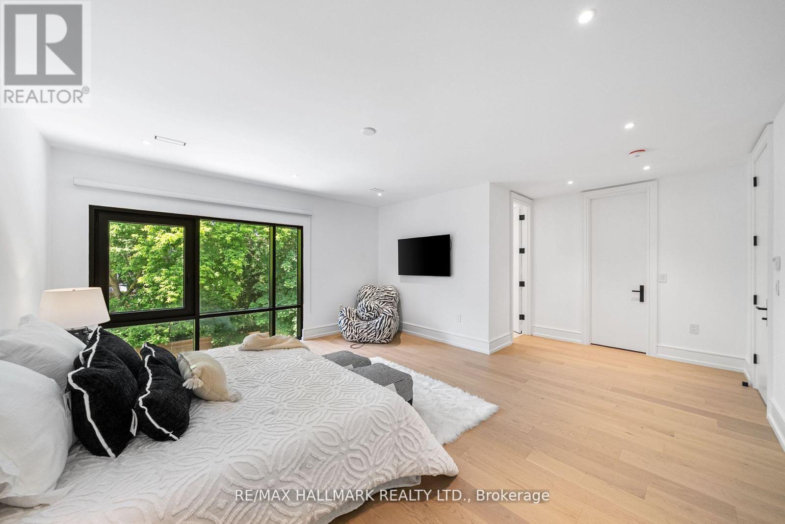 22 Divadale Drive, Toronto, Ontario  M4G 2N9 - Photo 23 - C12513372