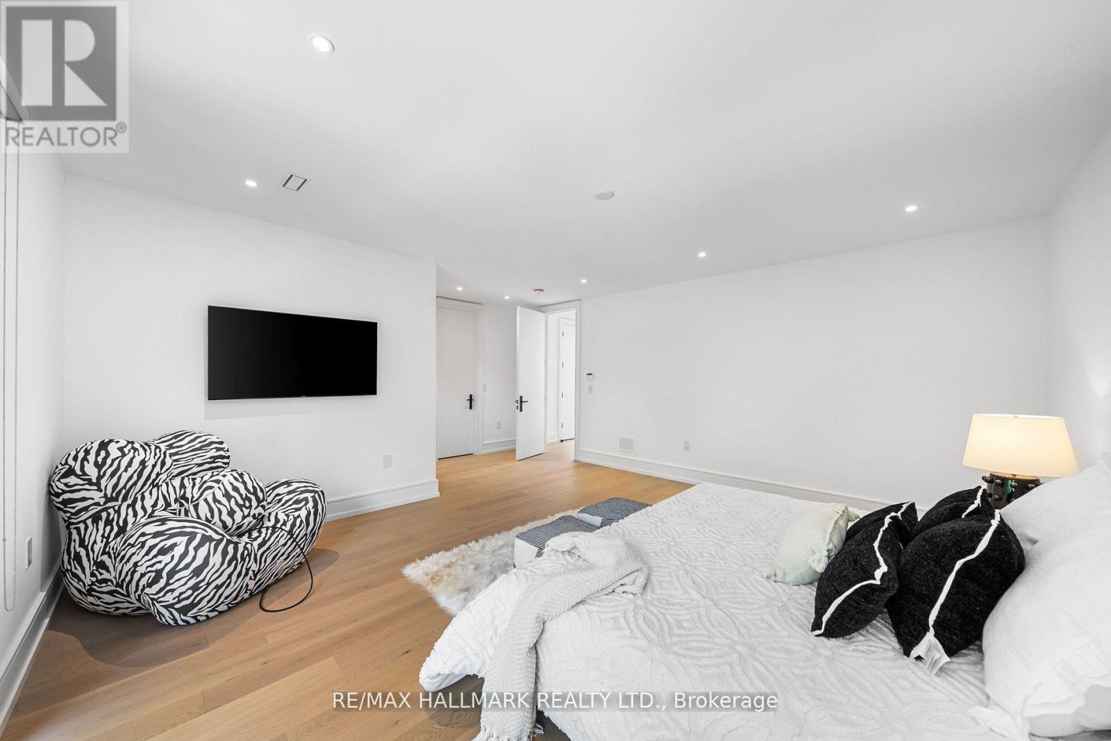 22 Divadale Drive, Toronto, Ontario  M4G 2N9 - Photo 24 - C12513372