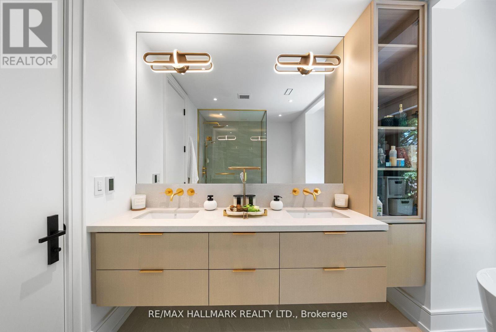 22 Divadale Drive, Toronto, Ontario  M4G 2N9 - Photo 25 - C12513372