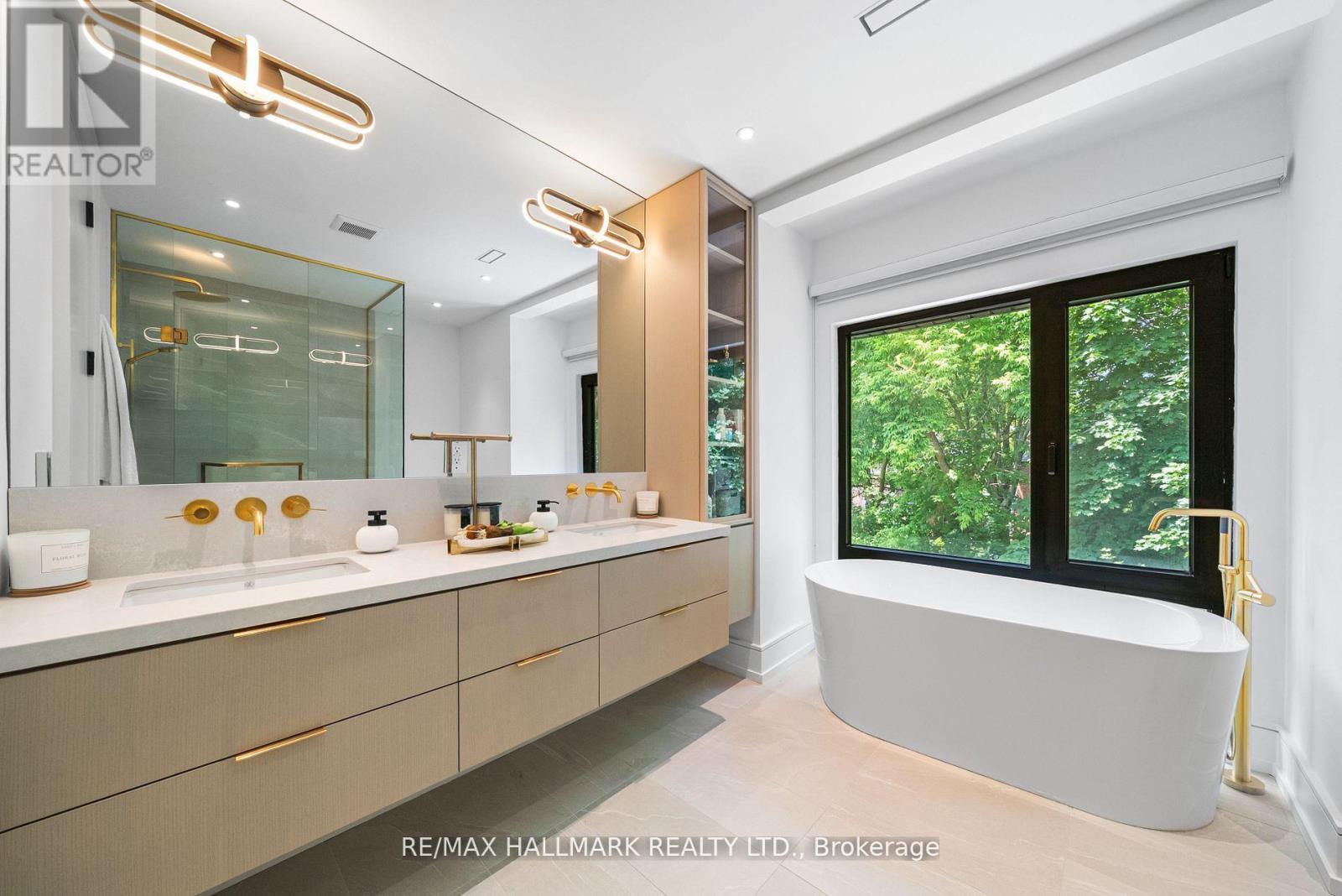 22 Divadale Drive, Toronto, Ontario  M4G 2N9 - Photo 26 - C12513372