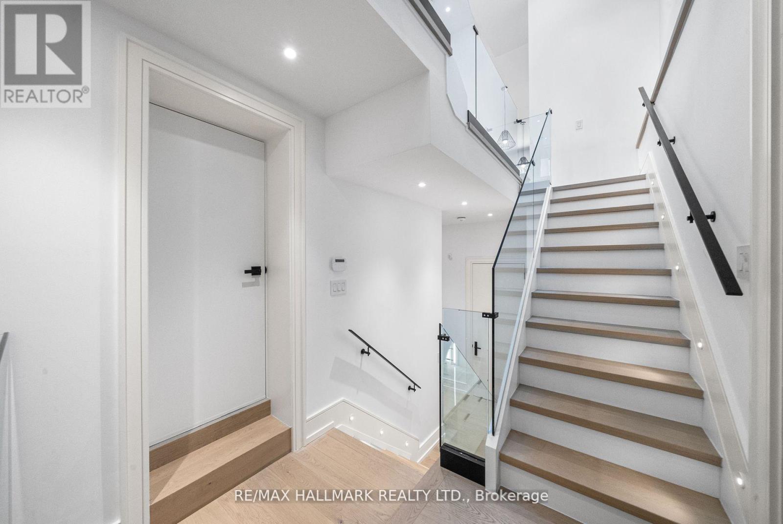 22 Divadale Drive, Toronto, Ontario  M4G 2N9 - Photo 35 - C12513372