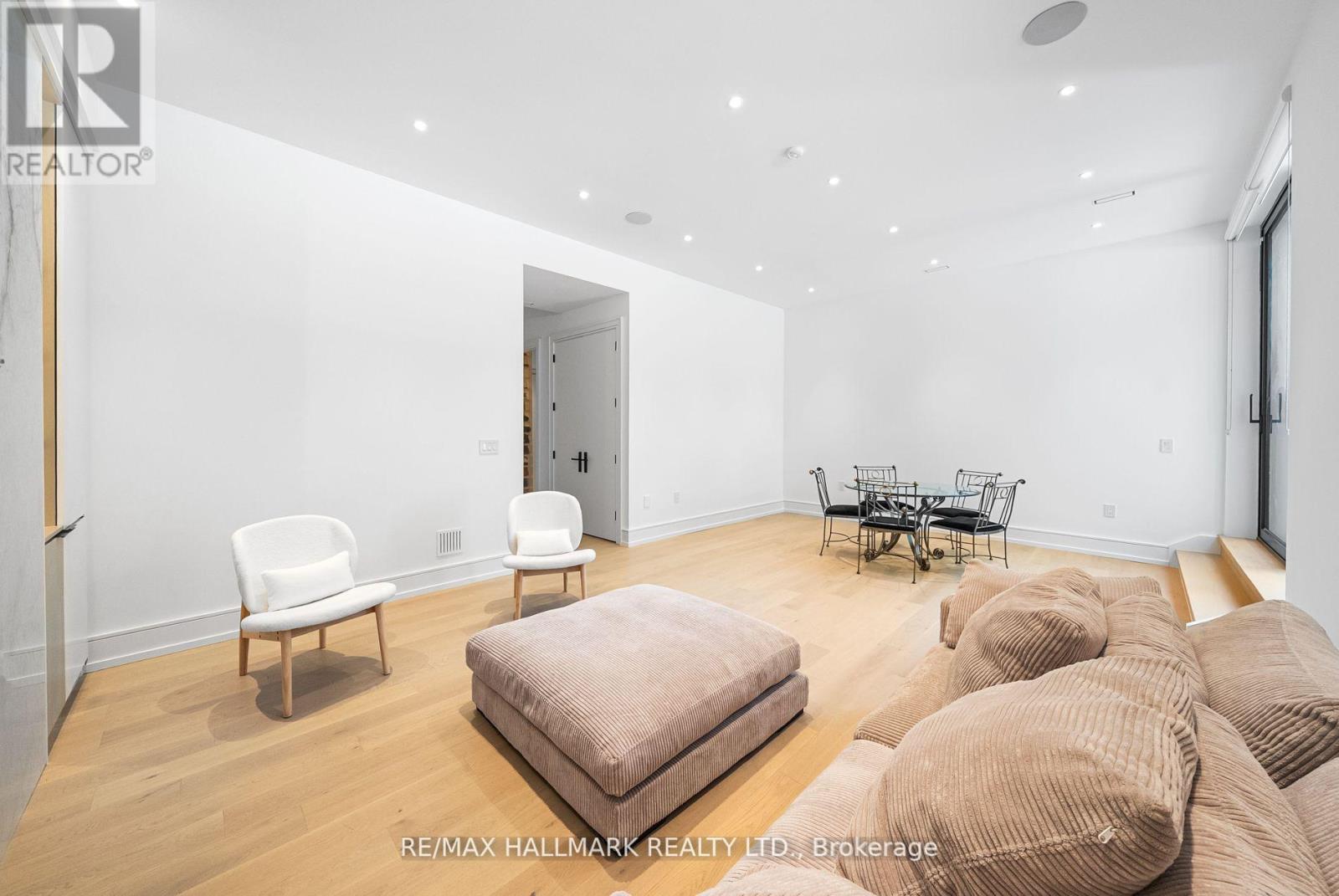 22 Divadale Drive, Toronto, Ontario  M4G 2N9 - Photo 41 - C12513372