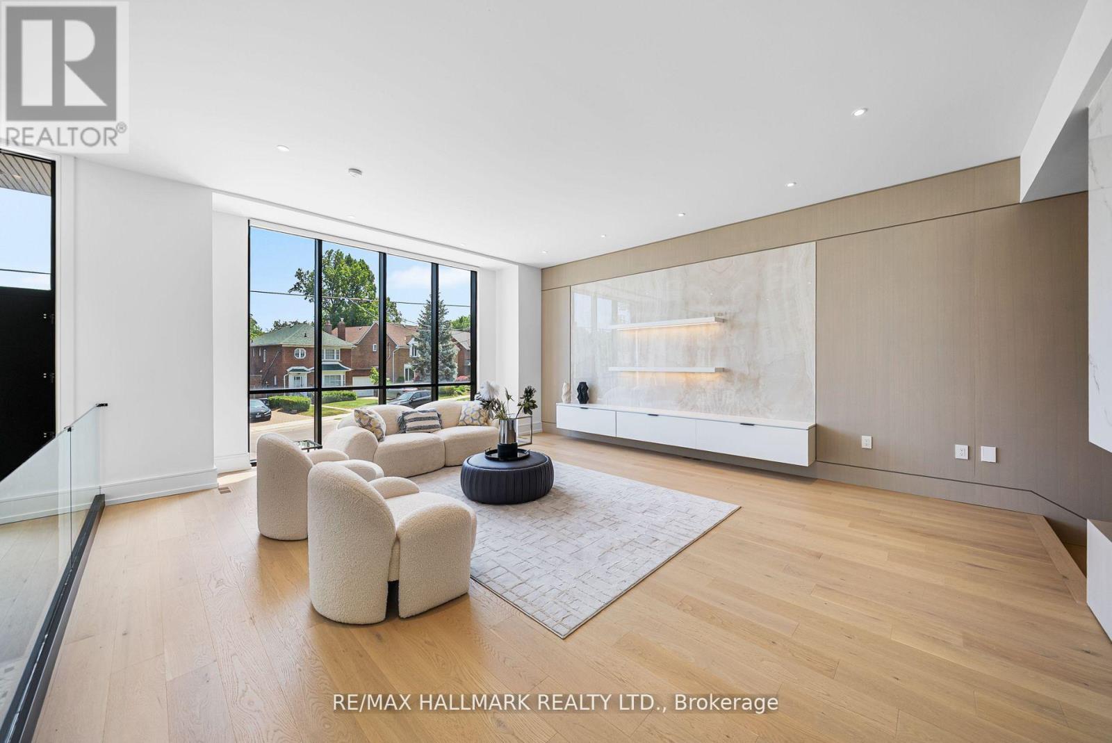 22 Divadale Drive, Toronto, Ontario  M4G 2N9 - Photo 8 - C12513372