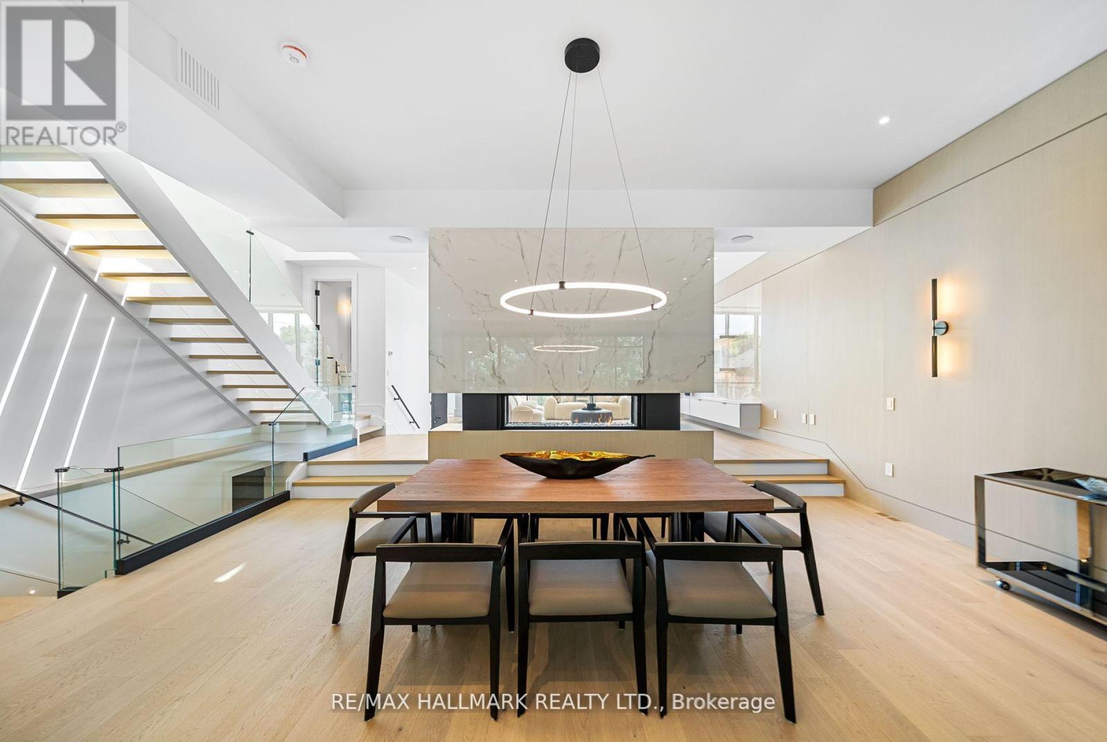 22 Divadale Drive, Toronto, Ontario  M4G 2N9 - Photo 9 - C12513372