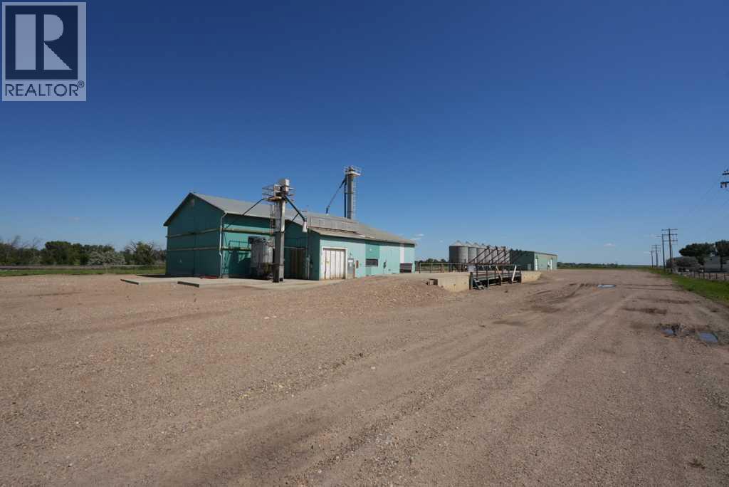 184075 7 Street E, Rural Newell, Alberta  T1R 1B4 - Photo 4 - A2258300