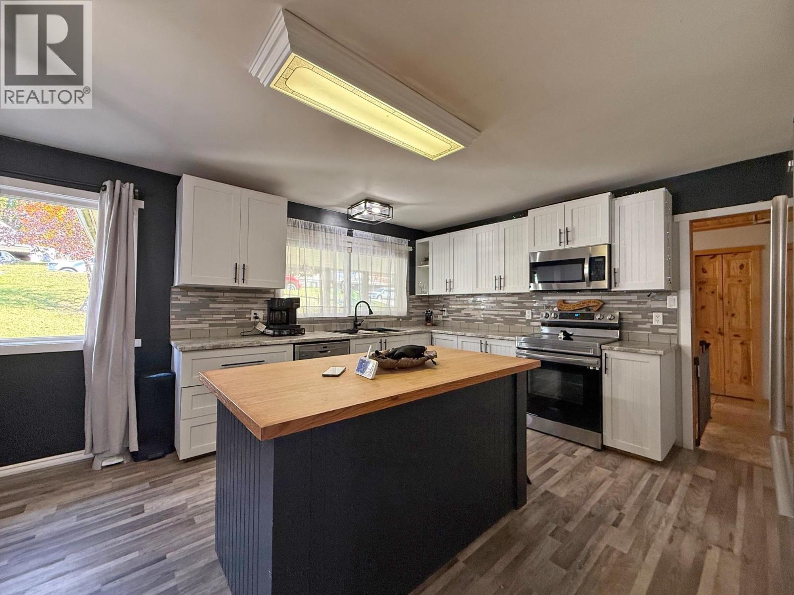 335 Clearview Crescent, Williams Lake, British Columbia  V2G 2H4 - Photo 3 - R3057692