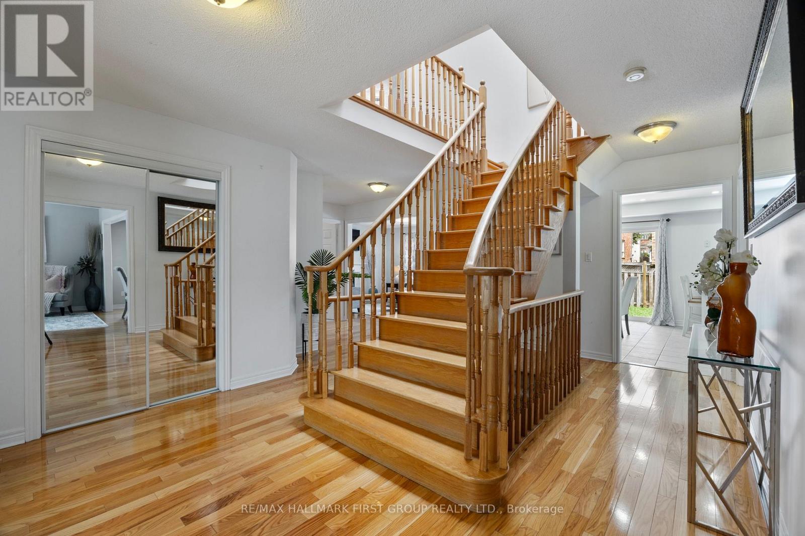 19 Ballgrove Crescent, Ajax, Ontario L1T 4Z3 - Photo 6 - E12513216