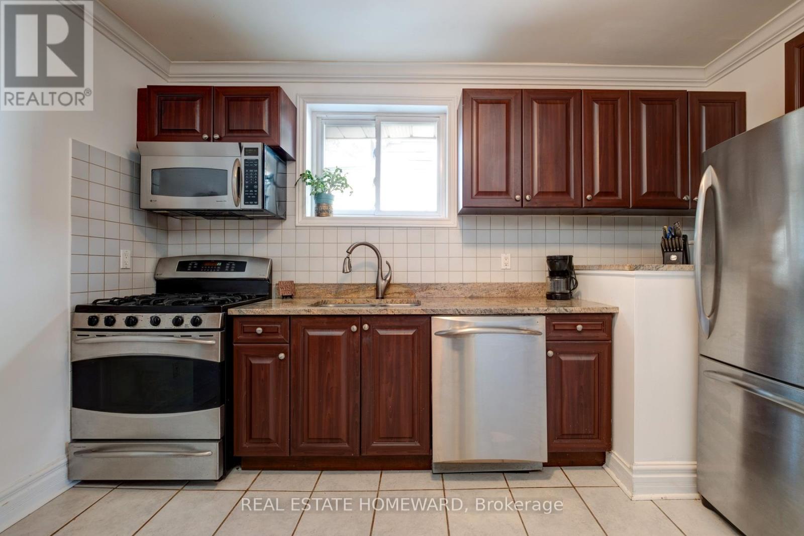 144 Westlake Avenue, Toronto, Ontario  M4C 4R9 - Photo 14 - E12513298