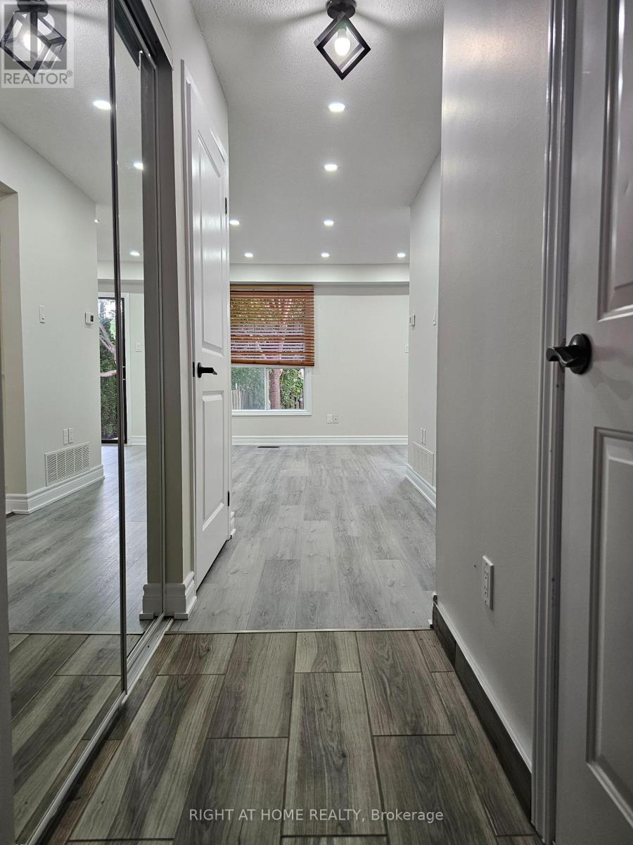 19 Greenfield Crescent, Whitby, Ontario L1N 7G2 - Photo 3 - E12513322