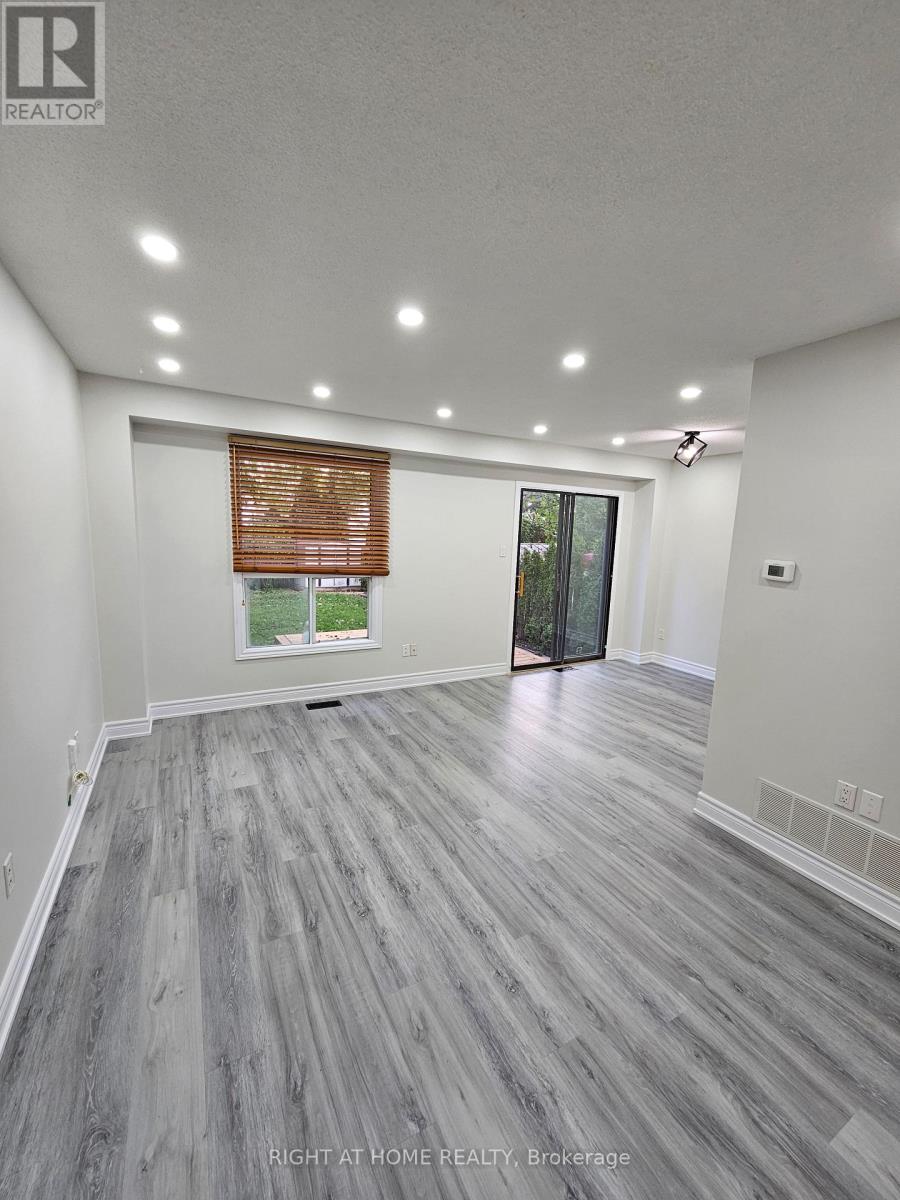 19 Greenfield Crescent, Whitby, Ontario L1N 7G2 - Photo 5 - E12513322