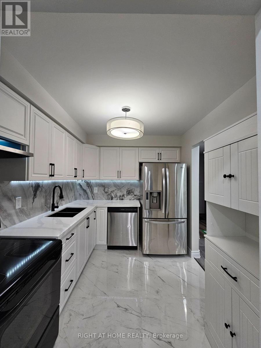 19 Greenfield Crescent, Whitby, Ontario L1N 7G2 - Photo 8 - E12513322