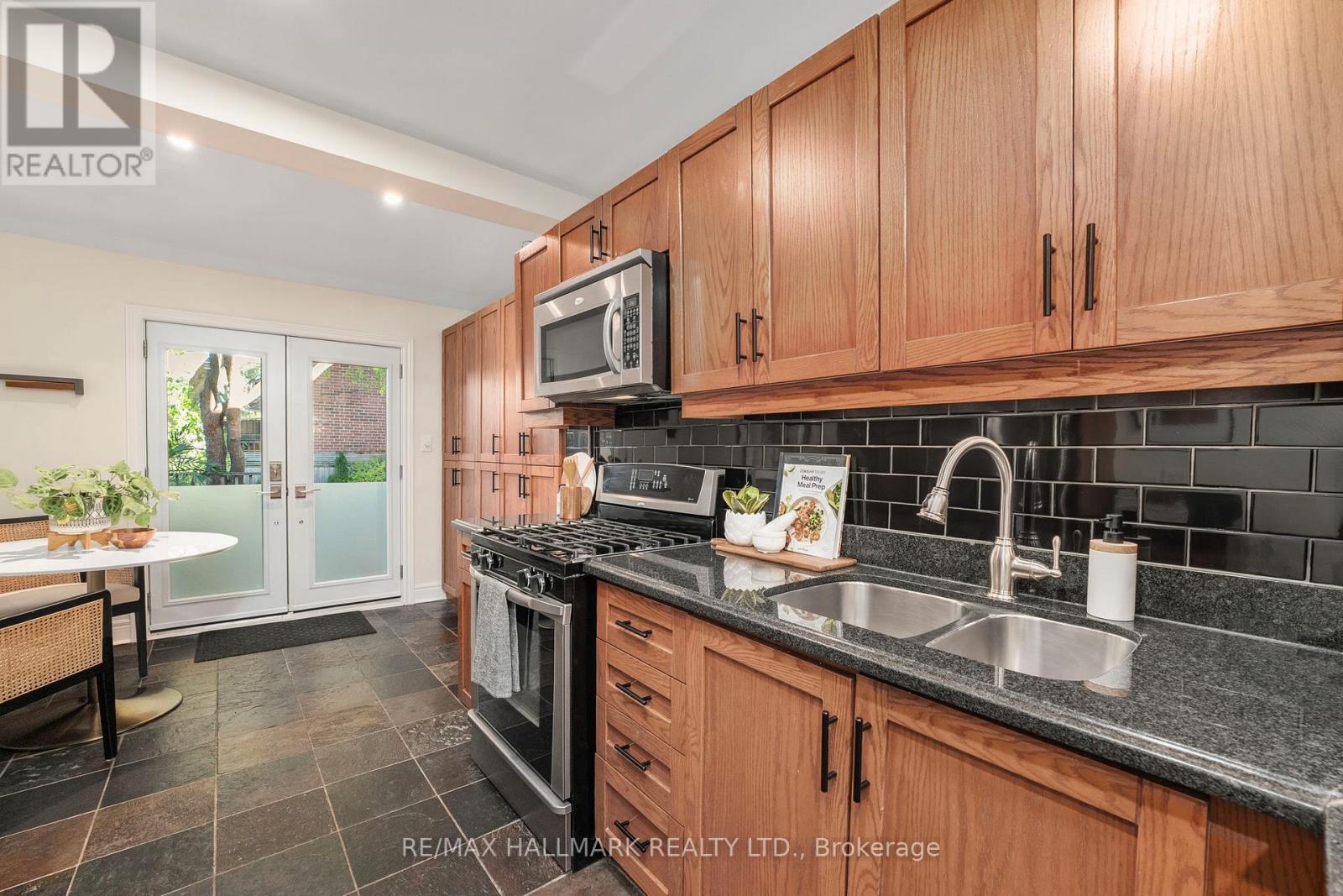 89 Knox Avenue, Toronto, Ontario  M4L 2P1 - Photo 11 - E12513354