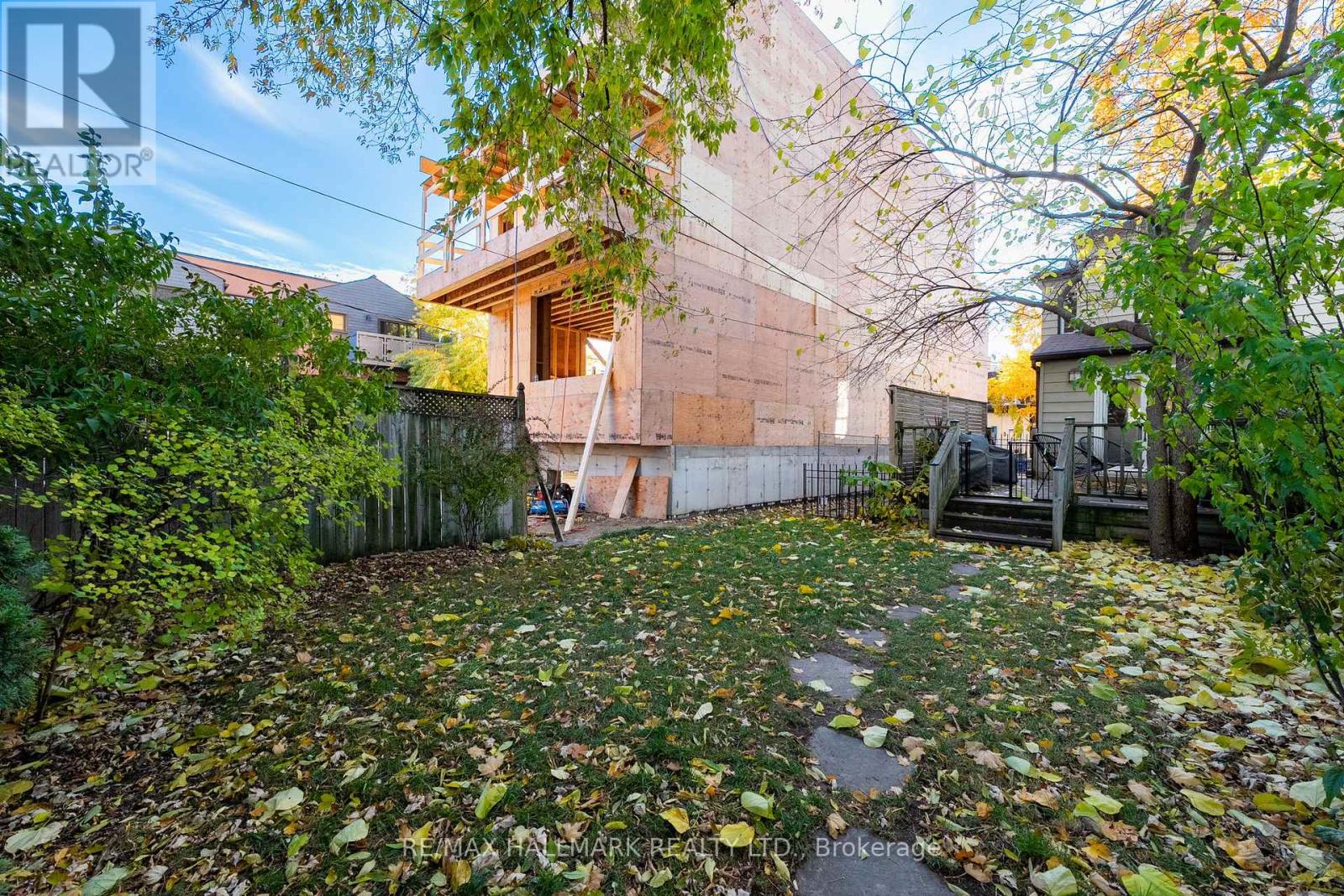 89 Knox Avenue, Toronto, Ontario  M4L 2P1 - Photo 33 - E12513354