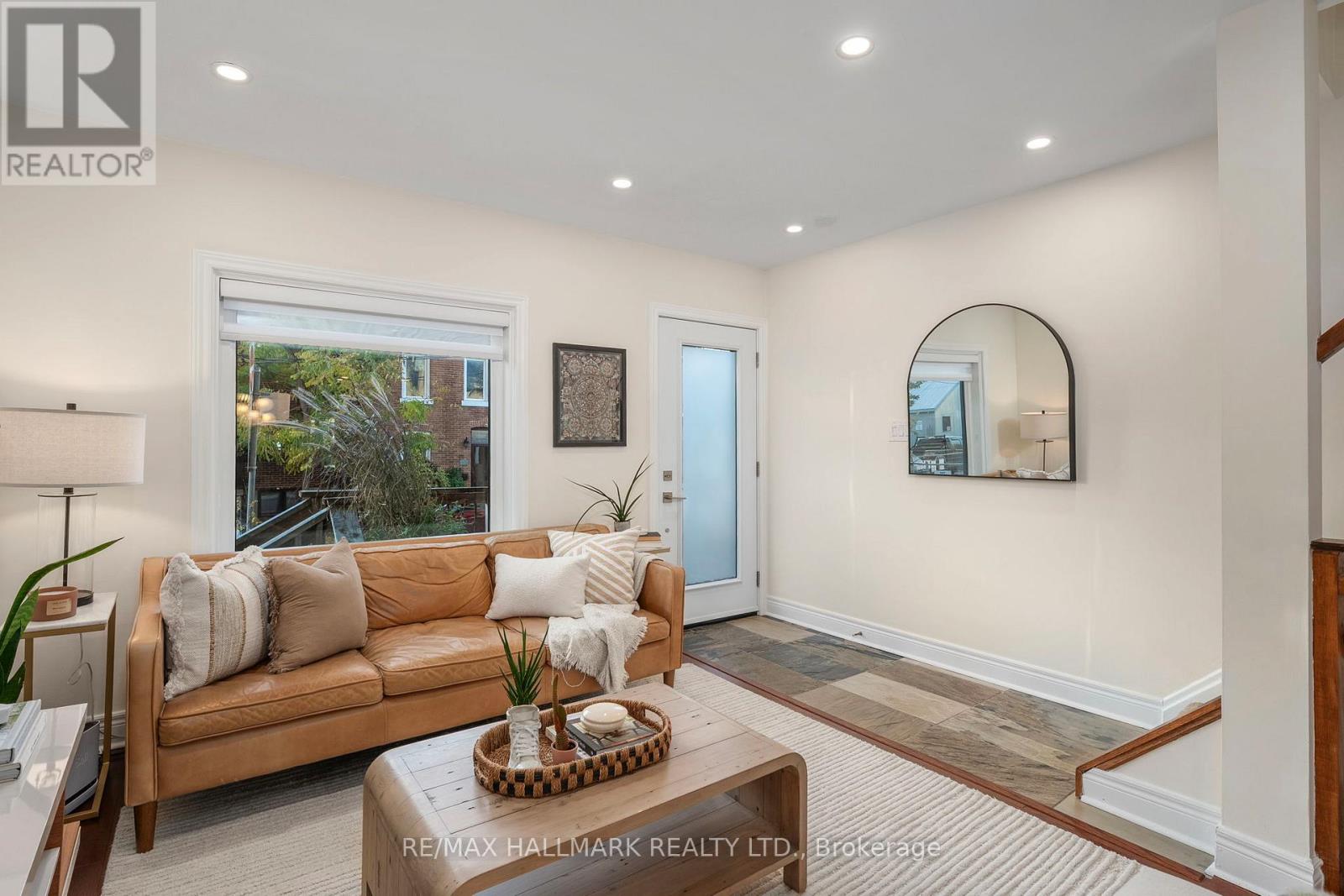 89 Knox Avenue, Toronto, Ontario  M4L 2P1 - Photo 4 - E12513354