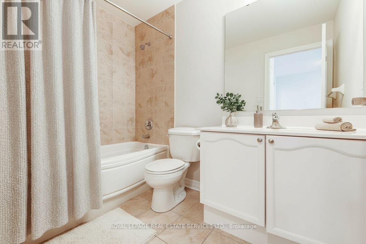 208 - 70 Port Street E, Mississauga, Ontario L5G 4V8 - Photo 10 - W12388704