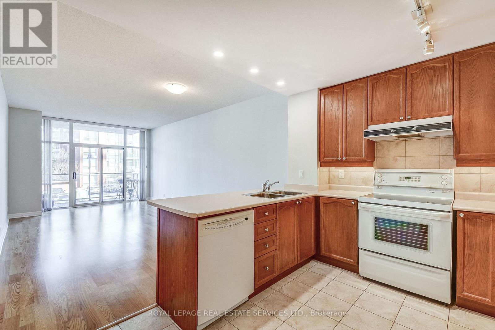 208 - 70 Port Street E, Mississauga, Ontario L5G 4V8 - Photo 14 - W12388704