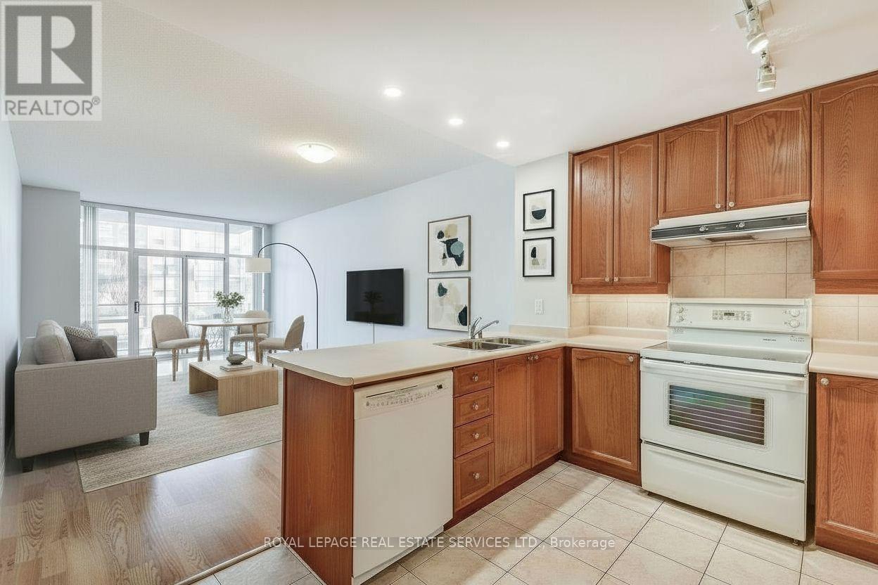 208 - 70 Port Street E, Mississauga, Ontario L5G 4V8 - Photo 8 - W12388704