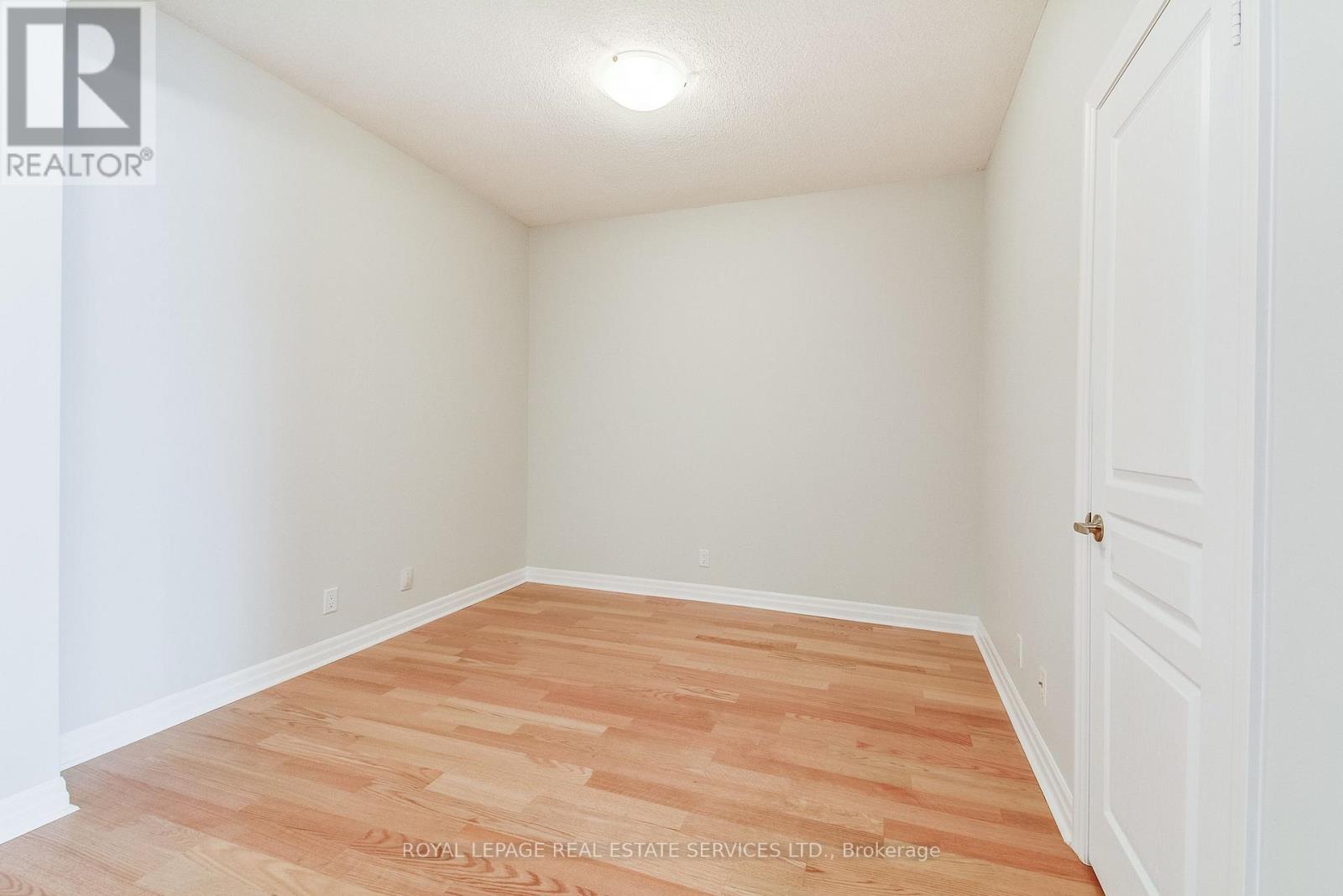 208 - 70 Port Street E, Mississauga, Ontario L5G 4V8 - Photo 11 - W12388704