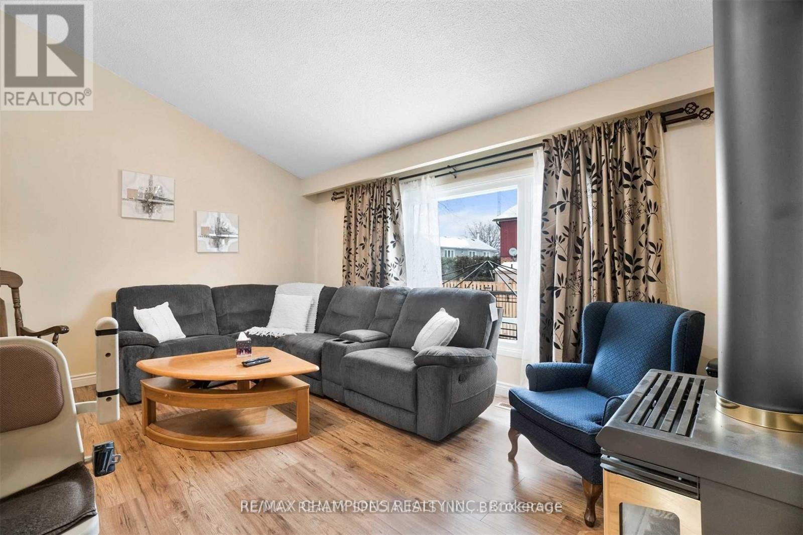 7 Camberley Crescent, Brampton, Ontario  L6V 3L3 - Photo 10 - W12513038