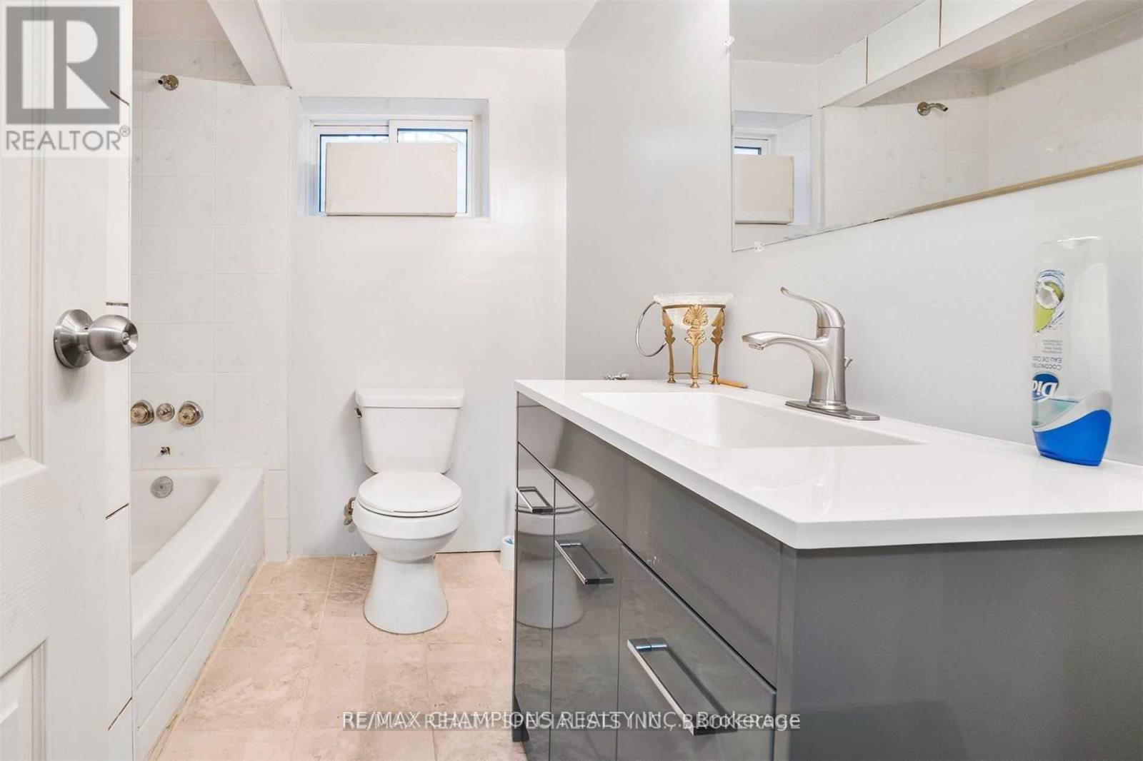 7 Camberley Crescent, Brampton, Ontario  L6V 3L3 - Photo 21 - W12513038