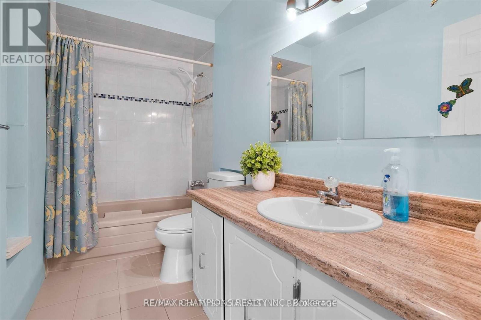 7 Camberley Crescent, Brampton, Ontario  L6V 3L3 - Photo 18 - W12513038