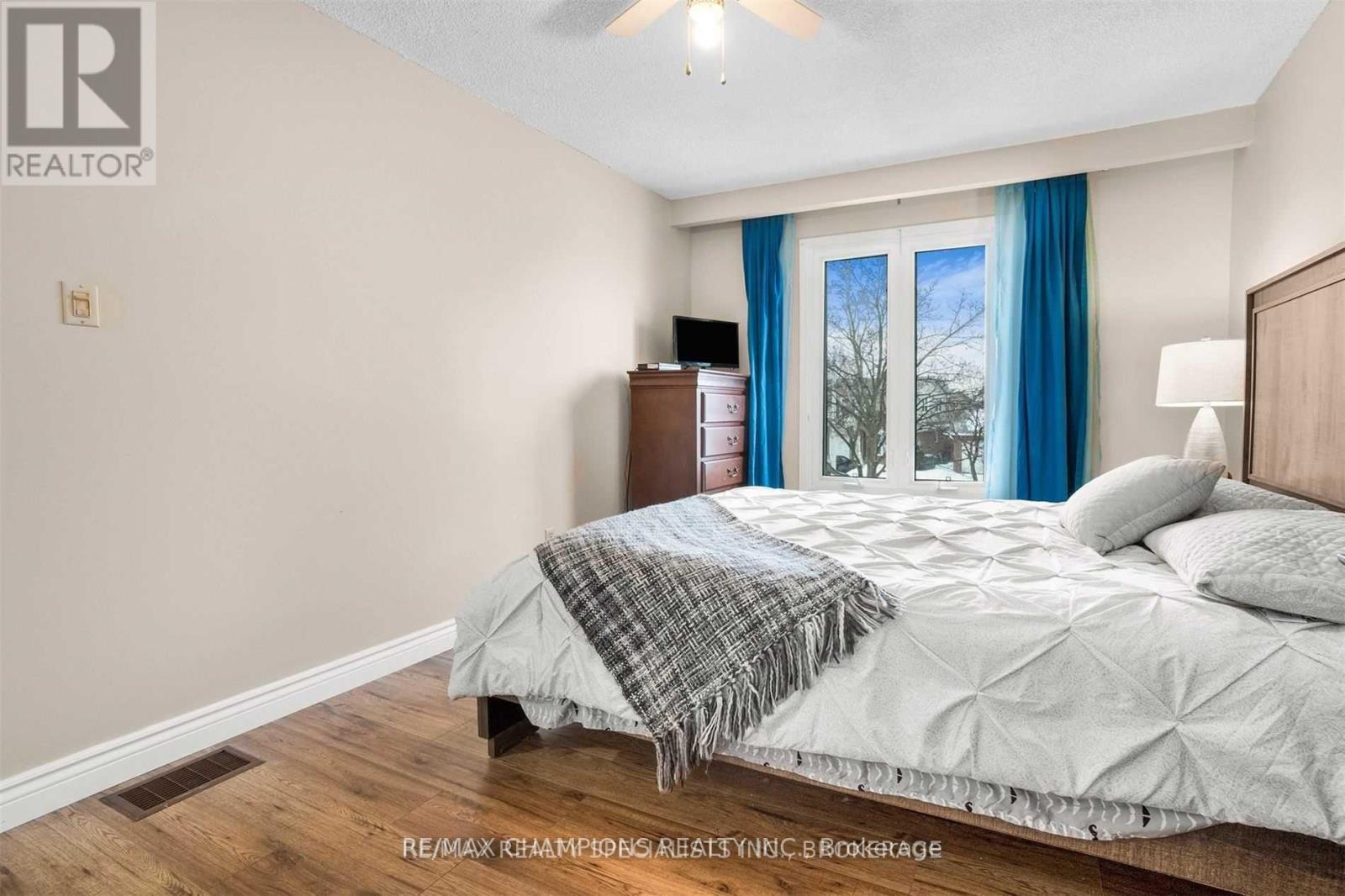 7 Camberley Crescent, Brampton, Ontario  L6V 3L3 - Photo 15 - W12513038