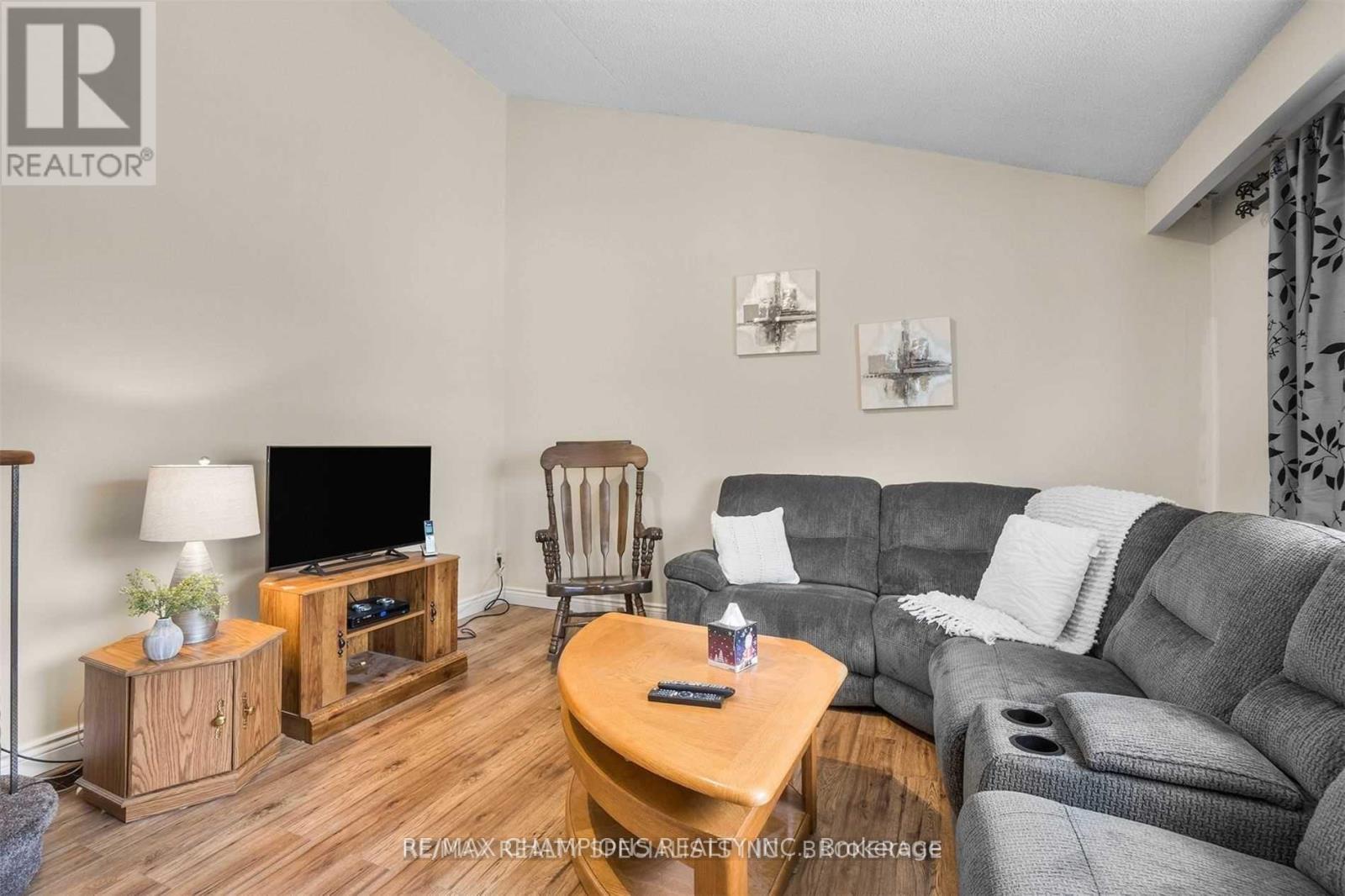 7 Camberley Crescent, Brampton, Ontario  L6V 3L3 - Photo 12 - W12513038