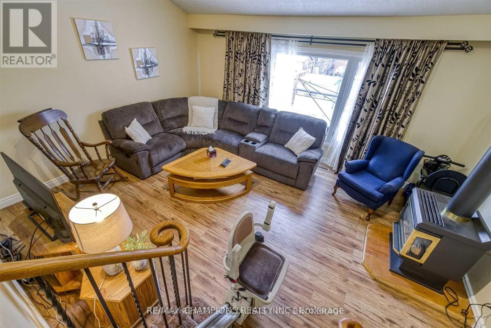 7 Camberley Crescent, Brampton, Ontario  L6V 3L3 - Photo 13 - W12513038